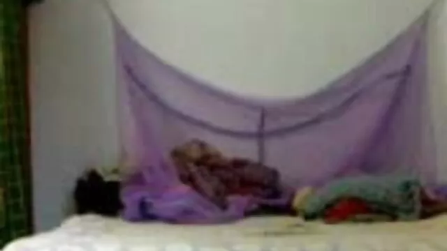 তিনে www xxx বাংলা কথা মিলে, চর্মসার, মেয়ে সমকামী