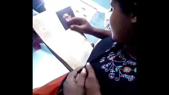 মেয়ে হাঁটার জন্য হাফপ্যান্ট একজোড়া পরতে ভুলে বাংলা wwwxxxvideo