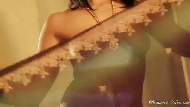 বড় সুন্দরী মহিলা বাংলা এক্সক্স গান