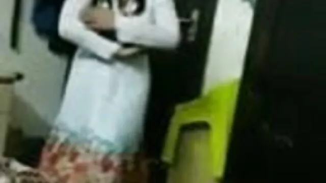 অবিলম্বে উলঙ্গ এবং শুরু পাঠ তিনি দড়ি উপর xxx বাংলা video বসে