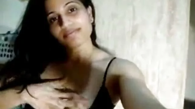 বর্ণনাকারী অনুরোধে বাংলাদেশি sexx জন্য তিনি নিচে পরিণত এবং তার হাফপ্যান্ট সমাবস্থা